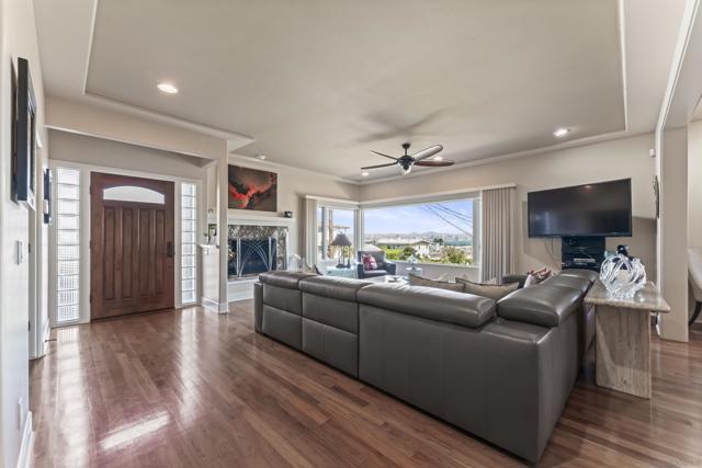 3435 Dickens, San Diego CA: https://media.crmls.org/mediaz/bb702005-cbe0-4ce6-a1f0-bdad64353099.jpg