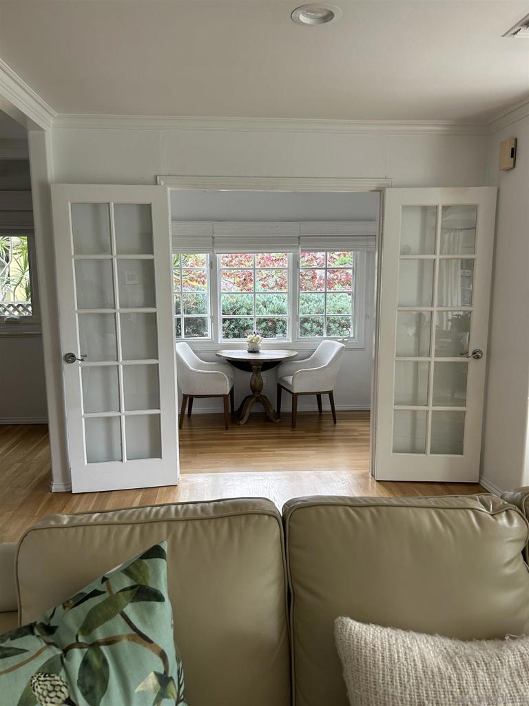 5537 Bellevue Avenue - photo 9