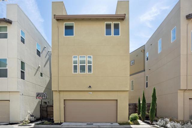 5813 Huntley Ave, Dublin CA: https://media.crmls.org/mediaz/bb70e082-3981-4c6a-97c2-919a585cd6bf.jpg
