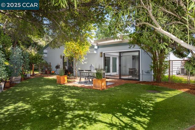 2432 Pine Knoll Dr, Walnut Creek CA: https://media.crmls.org/mediaz/bb70f627-69e7-404c-9680-f616419747e5.jpg