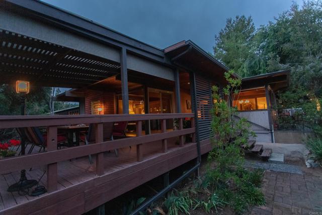 3216 Fair Oaks Ln, Spring Valley CA: https://media.crmls.org/mediaz/bb710a4e-f9b7-4b2d-a479-b1c31e976f51.jpg