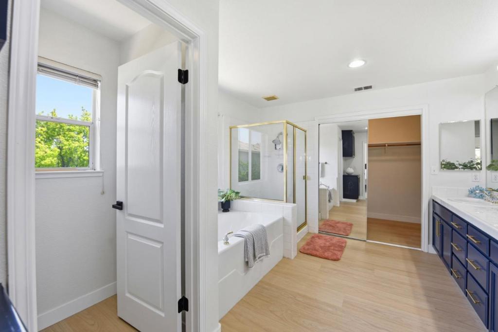 https://media.crmls.org/mediaz/bb710ccb-4d33-41c1-9f87-8698522c0955.jpg?preset=X-Large