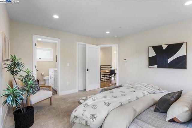1002 Middle Ave, Menlo Park CA: https://media.crmls.org/mediaz/bb714ec3-e2f4-43e2-b03f-85dafb3a4b10.jpg