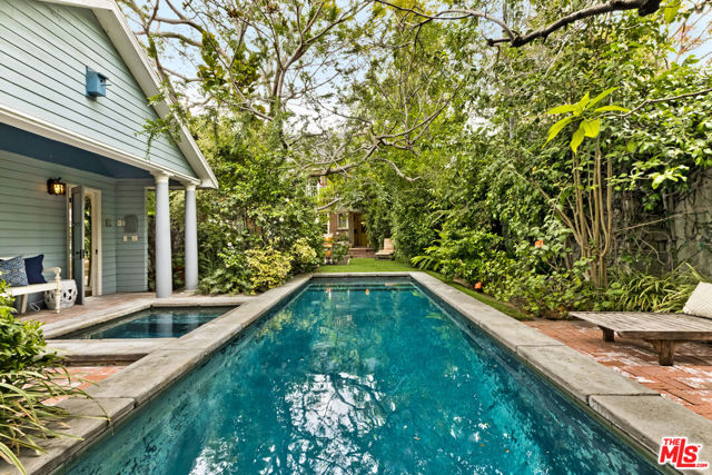 232 N Arden Boulevard, Los Angeles CA: https://media.crmls.org/mediaz/bb71c29b-0998-449a-ac3e-1ca392aaf87e.jpg