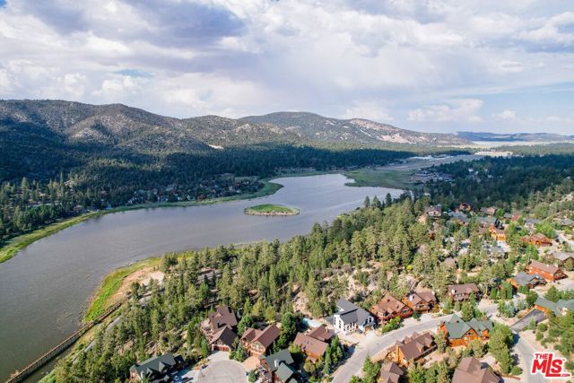 919 Mcalister Road, Big Bear City CA: https://media.crmls.org/mediaz/bb72b2e0-c0e5-4cc6-826c-7f7d452bc3d9.jpg