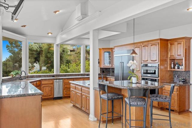 2205 Locust St, San Diego CA: https://media.crmls.org/mediaz/bb72b680-abe2-487f-a297-6c124aef432b.jpg