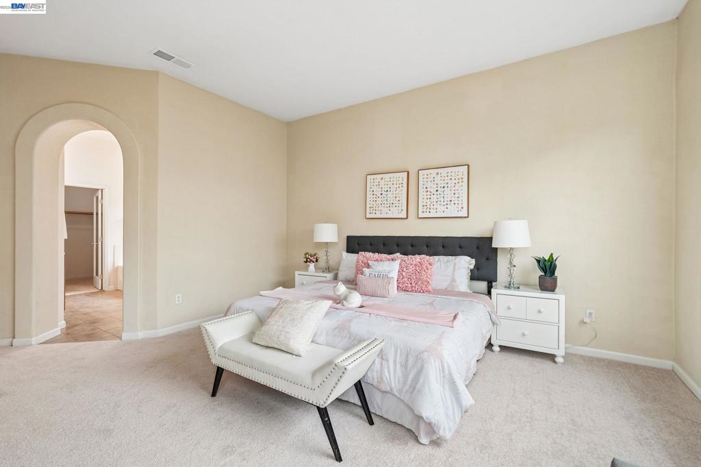 https://media.crmls.org/mediaz/bb72cb8b-3149-42e5-9e0c-8a59e1ad606e.jpg?preset=X-Large