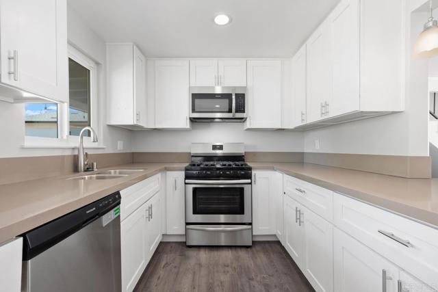 Detail Gallery Image 5 of 29 For 2333 Scott Way, Escondido,  CA 92027 - 4 Beds | 2 Baths
