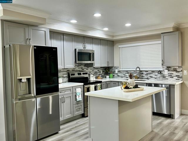 Image 31 of 47 For 3916 Tillamook Way