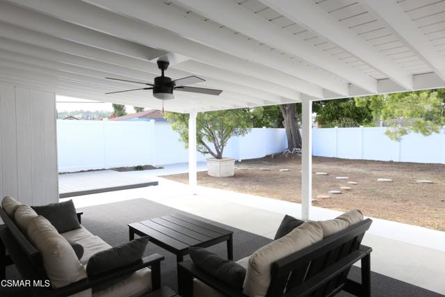 21935 Ybarra Road, Woodland Hills CA: https://media.crmls.org/mediaz/bb73dd3f-69bd-45e3-b648-323219770325.jpg