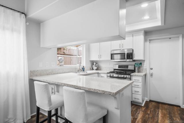10226 Julio Pl, Santee CA: https://media.crmls.org/mediaz/bb7494f7-ff6c-4285-8953-bb2981570154.jpg