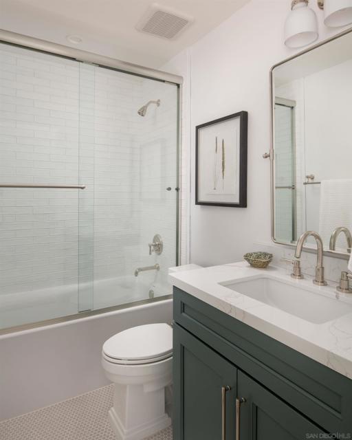 541 Orange Ave, Coronado CA: https://media.crmls.org/mediaz/bb75f724-64bc-4456-95b7-5e500ef13afb.jpg