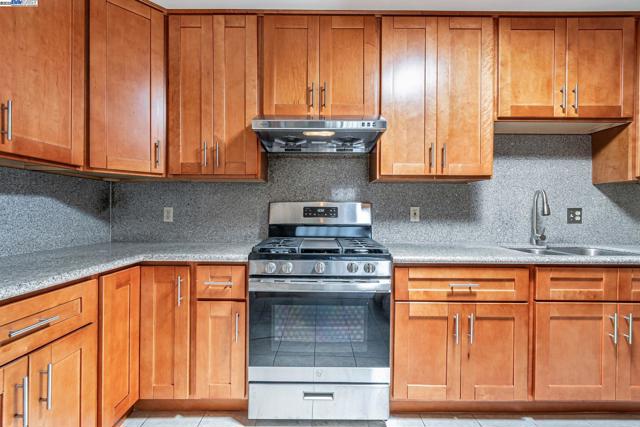 2538 E 16Th St, Oakland CA: https://media.crmls.org/mediaz/bb75fba1-df3e-4ed5-afc2-1785656f5a35.jpg