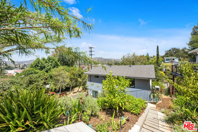4841 Minden Place, Los Angeles CA: https://media.crmls.org/mediaz/bb761bc5-559d-449a-ad28-3f9cf554b09b.jpg