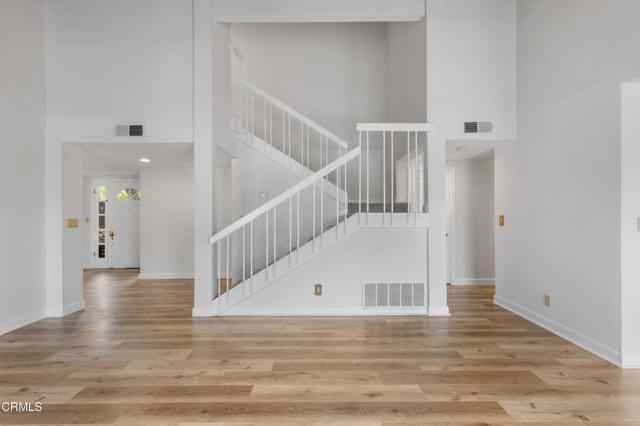 2524 Monaco Drive, Oxnard CA: https://media.crmls.org/mediaz/bb764317-36e5-4671-ab63-7bccdebd0590.jpg