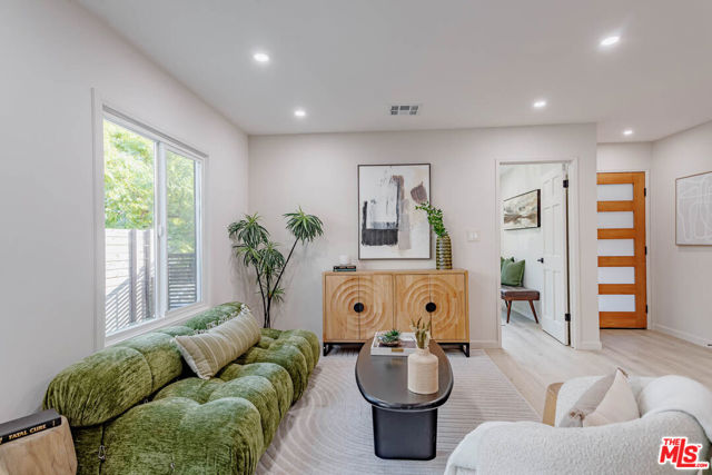 219 Joy Street, Los Angeles CA: https://media.crmls.org/mediaz/bb765ee4-c0ed-4e01-bd6d-fb769dc95c54.jpg