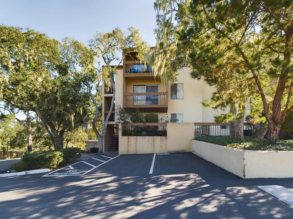 2302 Golden Oaks Lane #2302