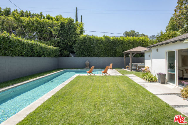 4947 Varna Avenue, Sherman Oaks CA: https://media.crmls.org/mediaz/bb76966f-1edc-4836-949d-1e3ed5f5b2bb.jpg