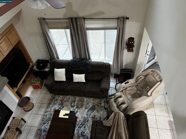 4045 Galenez Way, Antioch CA: https://media.crmls.org/mediaz/bb76d731-b704-489e-ab31-dc2a5f9f353f.jpg