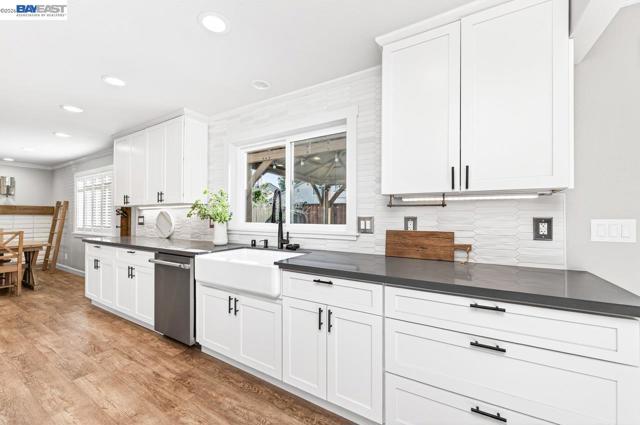 907 Hazel St, Livermore CA: https://media.crmls.org/mediaz/bb771d0d-b937-4aa6-859a-fbae21be0d02.jpg