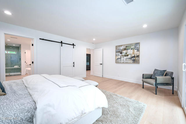 674 Lautrec Court, Thousand Oaks CA: https://media.crmls.org/mediaz/bb7735b1-4134-4f6a-9408-a9fd1ec36a4e.jpg