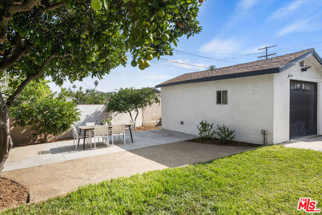 3330 Minto Court, Los Angeles CA: https://media.crmls.org/mediaz/bb777f8a-70d4-4f1b-aeb4-942994d4b13e.jpg