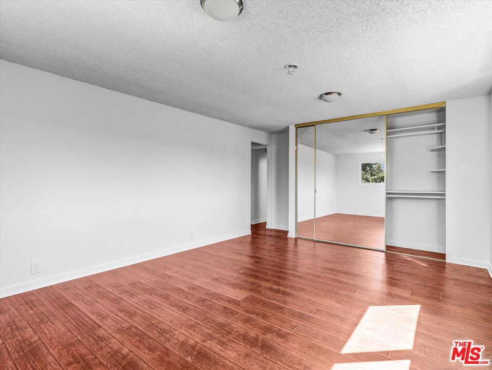 https://media.crmls.org/mediaz/bb779350-dcbc-441b-8b88-592171607267.jpg?preset=X-Large