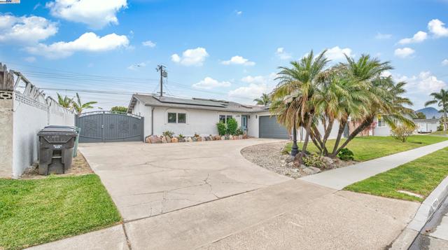 16871 Ross Lane, Huntington Beach CA: https://media.crmls.org/mediaz/bb7810bb-5b45-4737-85e2-ba1217b04cfa.jpg