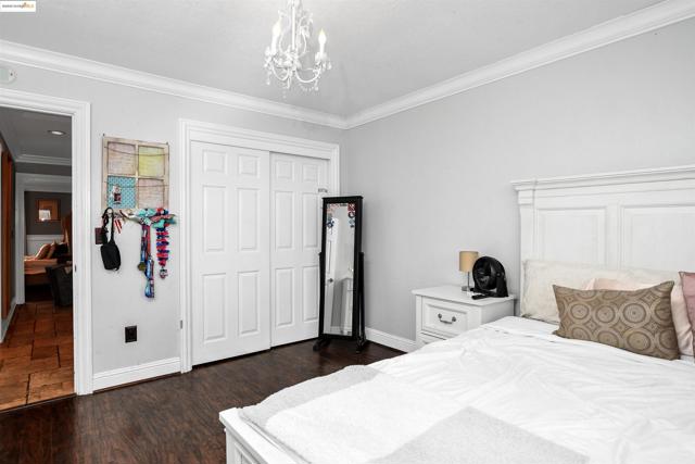 4828 Sellers Ave, Brentwood CA: https://media.crmls.org/mediaz/bb78943f-d6e6-4383-a764-32d650d7bcd0.jpg