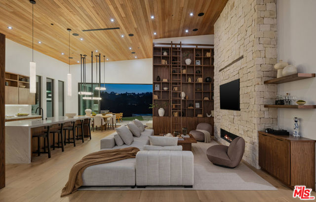 9715 Arby Drive, Beverly Hills CA: https://media.crmls.org/mediaz/bb78d8b8-4cc0-4059-9f8a-71da10c5ca7d.jpg