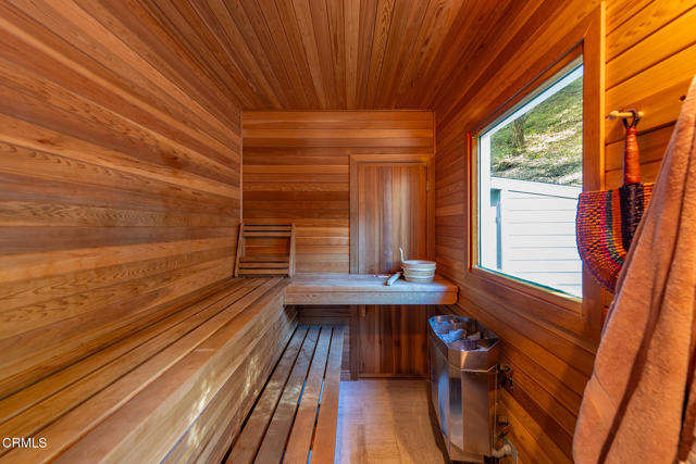 15990 Maricopa Highway, Ojai CA: https://media.crmls.org/mediaz/bb78e6c5-dd99-4334-8b83-ff02e8b85b67.jpg