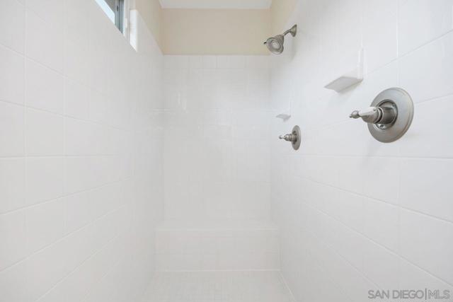 4772 Sunset Heights Ct, San Diego CA: https://media.crmls.org/mediaz/bb790ac8-8326-4b6e-861d-50f2b9c21457.jpg