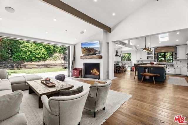 2835 Westbrook Avenue, Los Angeles CA: https://media.crmls.org/mediaz/bb794b71-e245-4833-9b27-69787c4a702f.jpg