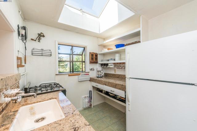 8341 East Side Rd, Trinity Center CA: https://media.crmls.org/mediaz/bb7a3e4e-3732-4ec0-a8a0-f04cd03a16dc.jpg