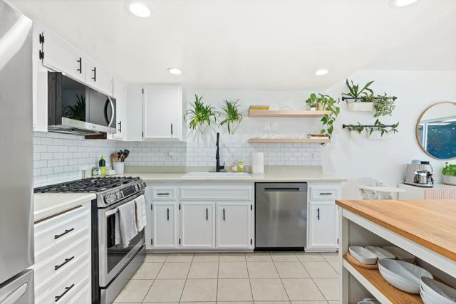 Detail Gallery Image 11 of 37 For 6727 Corintia St, Carlsbad,  CA 92009 - 3 Beds | 2 Baths