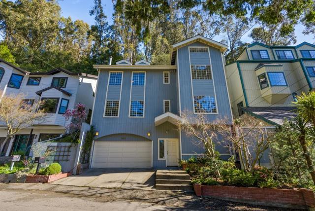 1910 Arrowhead Drive, Oakland CA: https://media.crmls.org/mediaz/bb7ad803-07a0-4cec-818f-8edc4d5da684.jpg