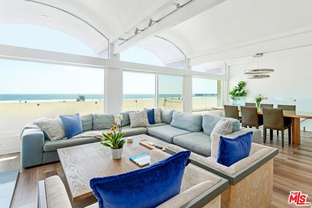 3806 Ocean Front Walk, Marina del Rey CA: https://media.crmls.org/mediaz/bb7b0bcb-c1a6-434b-87cc-bca7572eba9b.jpg
