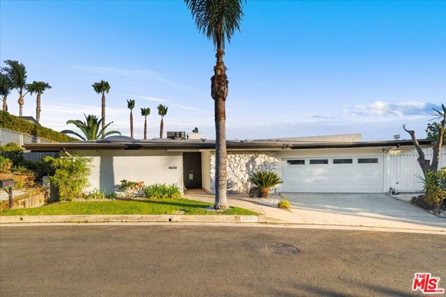 6530 Lakeridge Road, Los Angeles CA: https://media.crmls.org/mediaz/bb7b2b02-4af3-4970-ace1-e9cca30c242d.jpg