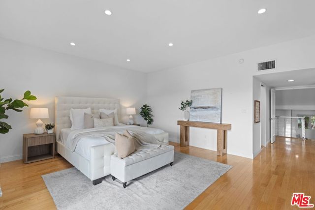 3950 Via Dolce, Marina del Rey CA: https://media.crmls.org/mediaz/bb7b6386-175b-474d-9afd-5b9a0c3297c9.jpg