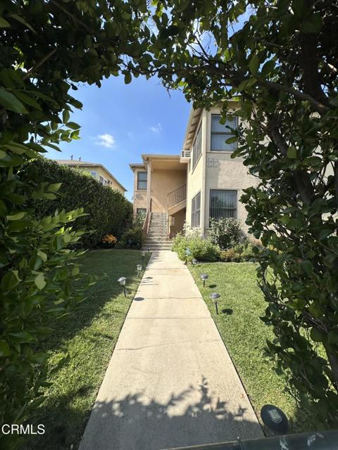 5255 Via Campo Street, Los Angeles CA: https://media.crmls.org/mediaz/bb7b8e3b-ba4a-4eca-ab9a-1879fe2b52e5.jpg