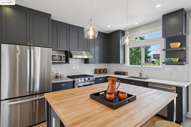 1811 Parker St, Berkeley CA: https://media.crmls.org/mediaz/bb7bfb82-9ab1-4e70-b4ae-d298558ffd59.jpg