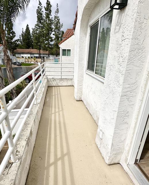 10525 Flora Verda Court, Santee CA: https://media.crmls.org/mediaz/bb7c25a7-637b-43be-a9ac-af2c1e879033.jpg