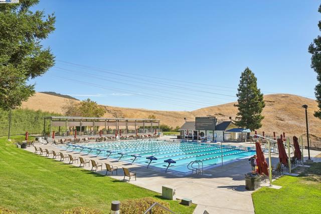 108 Kingswood Cir, Danville CA: https://media.crmls.org/mediaz/bb7c9467-5e4f-4317-beb8-1b756c89707c.jpg