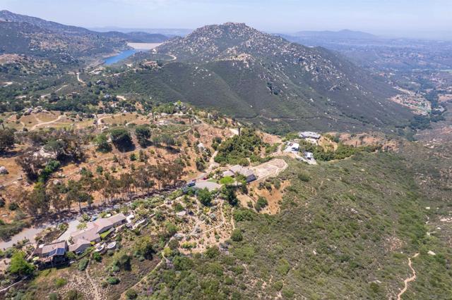 16677 Falcon Heights Rd, Ramona CA: https://media.crmls.org/mediaz/bb7cff50-352b-437e-80f0-5ba92a73c797.jpg