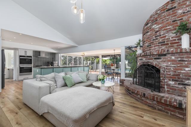 6641 Murray Park Dr, San Diego CA: https://media.crmls.org/mediaz/bb7d2026-a535-44be-873a-aa64f6417fbf.jpg