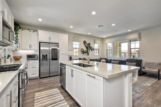 899 Slate Street, San Marcos CA: https://media.crmls.org/mediaz/bb7dc388-09ce-43e8-9438-1df62b42ef82.jpg