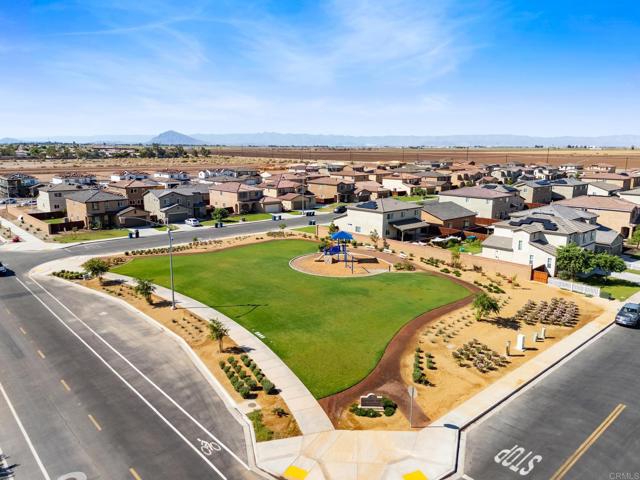 2504 Vista Del Mar Lane, Imperial CA: https://media.crmls.org/mediaz/bb7e59f8-6311-4bd7-88f1-2211a0518e68.jpg