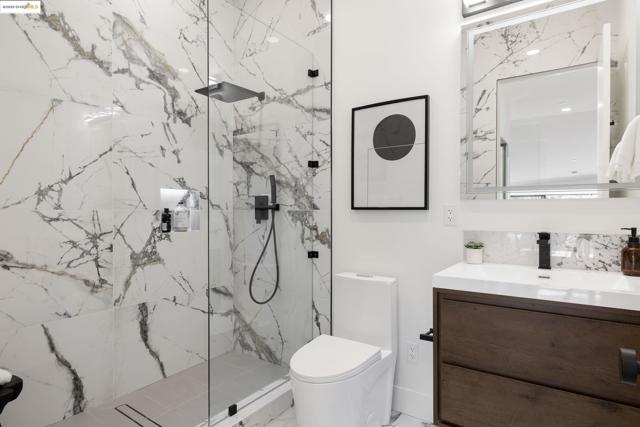 7270 Woodrow Dr, Oakland CA: https://media.crmls.org/mediaz/bb7e8144-5cdf-45e5-8ef8-54a66d2c91b4.jpg