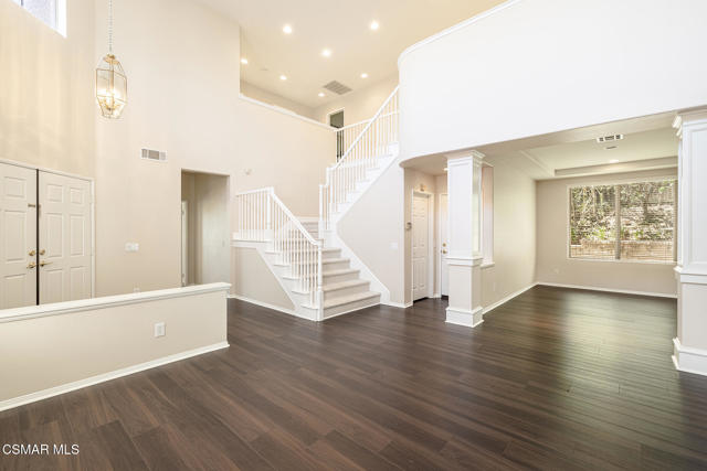 2874 Venezia Lane, Thousand Oaks CA: https://media.crmls.org/mediaz/bb7e865f-4fd2-48cb-8271-10389c760912.jpg