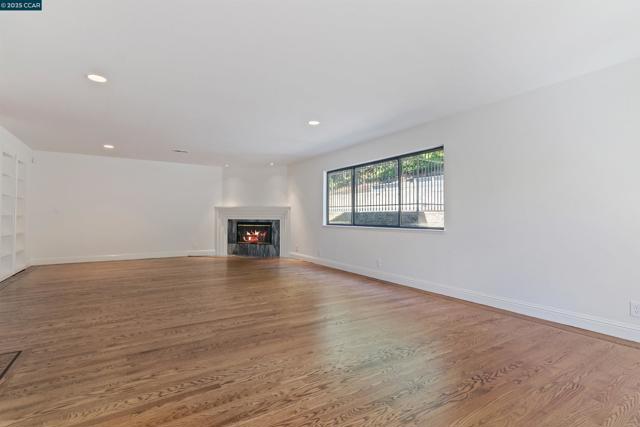 225 Rheem Blvd, Moraga CA: https://media.crmls.org/mediaz/bb7f148c-df22-4aa1-97ed-dee5f187f20d.jpg